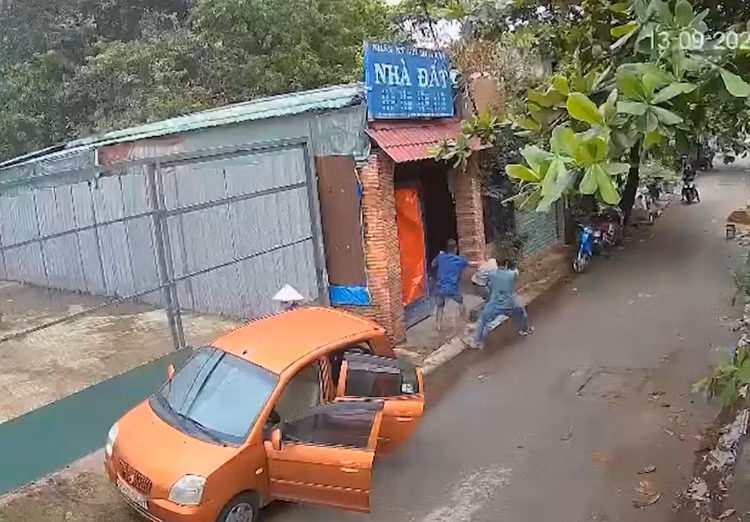 Cận cảnh bắt giữ bà trùm ma túy khét tiếng Oanh “Hà” - Hình 21 Can canh bat giu ba trum ma tuy khet tieng Oanh “Ha”-Hinh-21