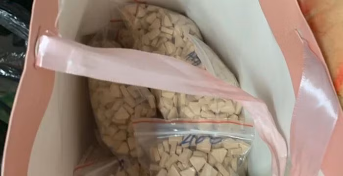 Bà trùm Oanh Hà trốn truy nã...buôn ma túy “khủng“…nhận cái kết nào? - Hình 13 Ba trum Oanh Ha tron truy na...buon ma tuy “khung“…nhan cai ket nao?-Hinh-13