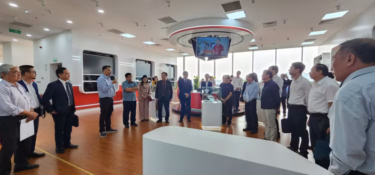 VUSTA tham quan Trung tâm Đổi mới sáng tạo Quốc gia - Hình 4 VUSTA tham quan Trung tam Doi moi sang tao Quoc gia-Hinh-4