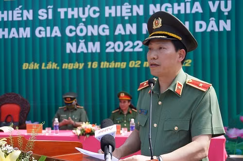 Chan dung hai Thu truong Bo Cong an vua duoc thang ham Trung tuong-Hinh-7