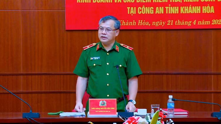 Chan dung hai Thu truong Bo Cong an vua duoc thang ham Trung tuong-Hinh-8