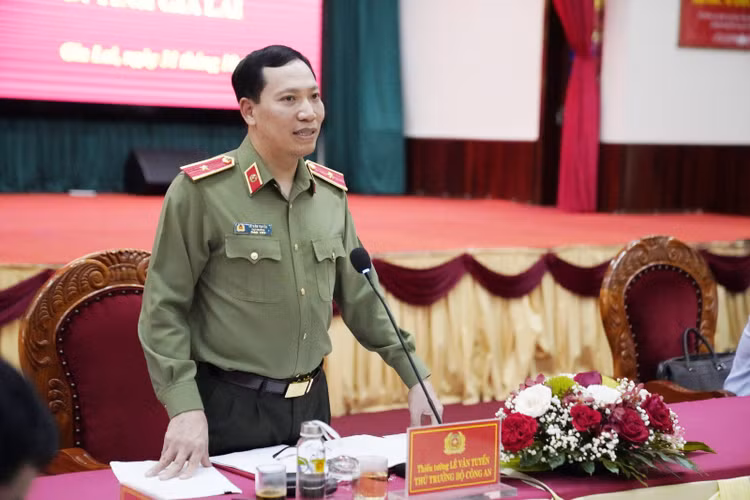 Chan dung hai Thu truong Bo Cong an vua duoc thang ham Trung tuong-Hinh-6