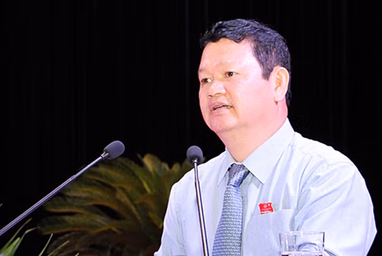 Cuu Bi thu Lao Cai duoc cho, tang 7 lo dat… Lo hong ke khai tai san?
