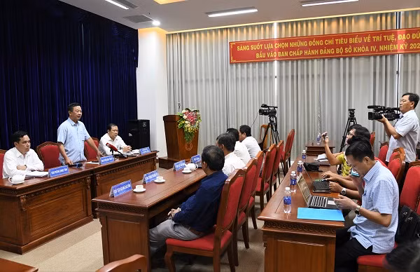 Phó Chủ tịch huyện ở Cà Mau phủ nhận “mặc cả” phần trăm với nhà thầu Pho Chu tich huyen o Ca Mau phu nhan “mac ca” phan tram voi nha thau