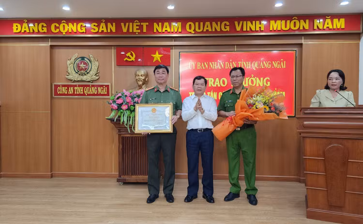Thuong nong Cong an pha vu an 2 nu lao cong bi ban khi dang quet rac-Hinh-2