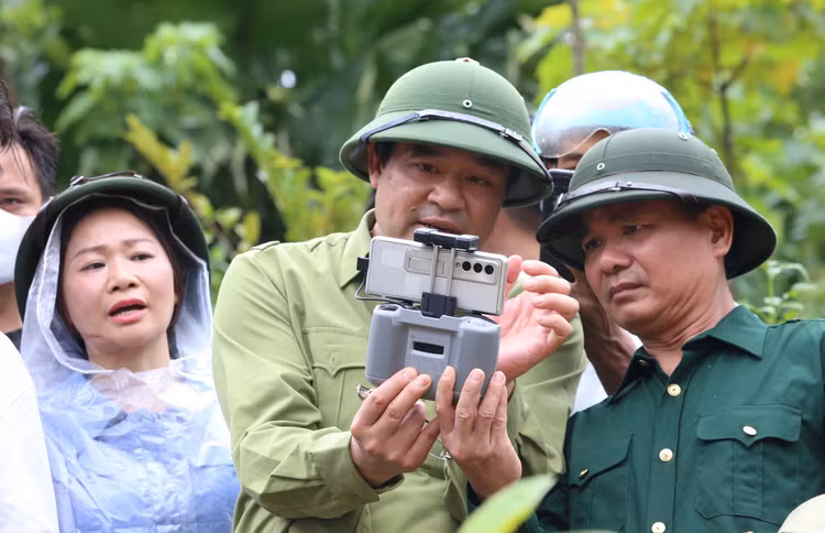 Phep mau o Lang Nu: Tim thay 8 nguoi mat tich con song