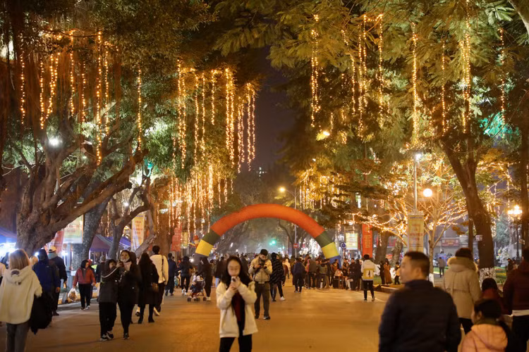 Phố đi bộ Trần Nhân Tông nhộn nhịp trong tối khai trương Pho di bo Tran Nhan Tong nhon nhip trong toi khai truong