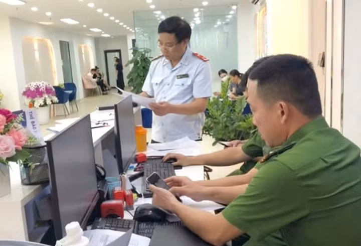 Kiểm tra và xử phạt nhiều cơ sở thẩm mỹ ở Nghệ An - Hình 2 Kiem tra va xu phat nhieu co so tham my o Nghe An-Hinh-2