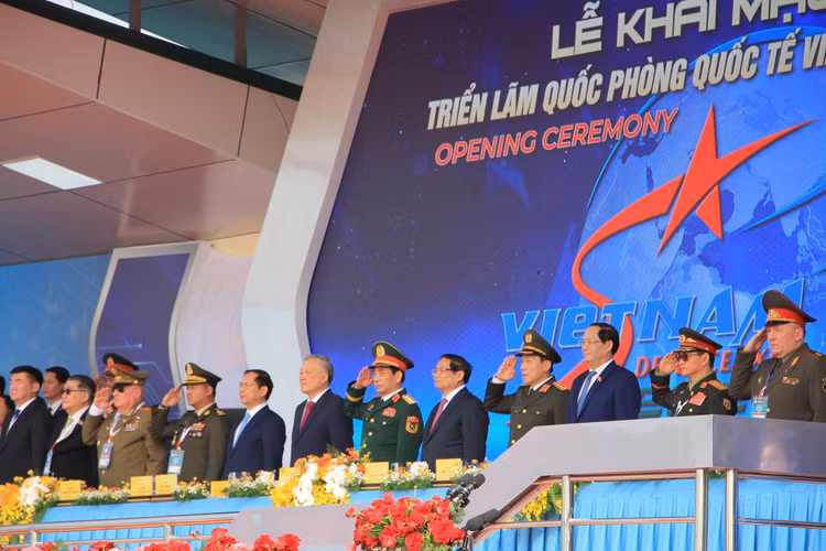 Thu tuong Pham Minh Chinh tham Trien lam Quoc phong Quoc te 2024