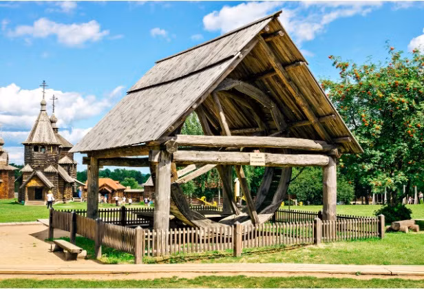 5. Bảo tàng kiến trúc gỗ ở Suzdal, Vùng Vladimir: Những nhà thờ nhiều tầng bằng gỗ từ giữa thế kỷ 18 này được xây dựng mà không cần một chiếc đinh nào. 5. Bảo tàng kiến trúc gỗ ở Suzdal, Vùng Vladimir: Những nhà thờ nhiều tầng bằng gỗ từ giữa thế kỷ 18 này được xây dựng mà không cần một chiếc đinh nào.
