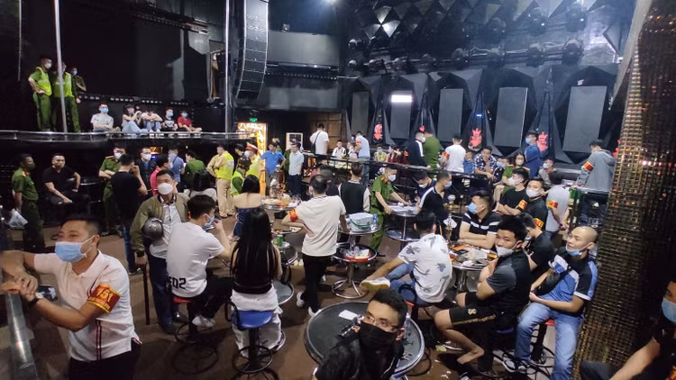 Hai Duong: Can canh cong an kiem tra Ruby Club 18, bat DJ Thai Hoang-Hinh-2