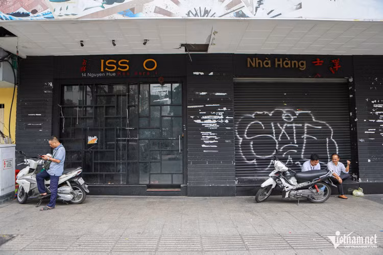 Hàng loạt mặt bằng ở TPHCM bỏ trống trên nhiều tuyến phố sầm uất - Hình 11 Hang loat mat bang o TPHCM bo trong tren nhieu tuyen pho sam uat-Hinh-11