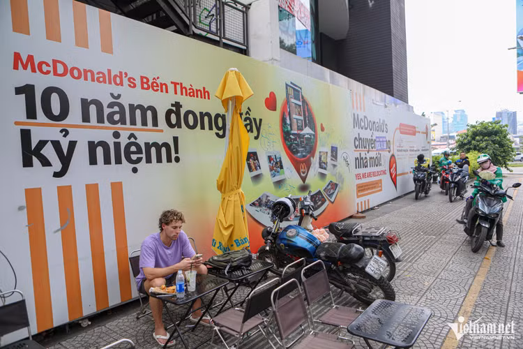 Hàng loạt mặt bằng ở TPHCM bỏ trống trên nhiều tuyến phố sầm uất - Hình 5 Hang loat mat bang o TPHCM bo trong tren nhieu tuyen pho sam uat-Hinh-5