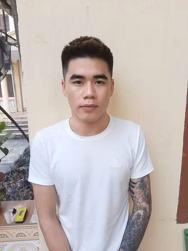 Hải Dương: Bắt giữ một thanh niên tàng trữ súng côn xoay và lựu đạn Hai Duong: Bat giu mot thanh nien tang tru sung con xoay va luu dan