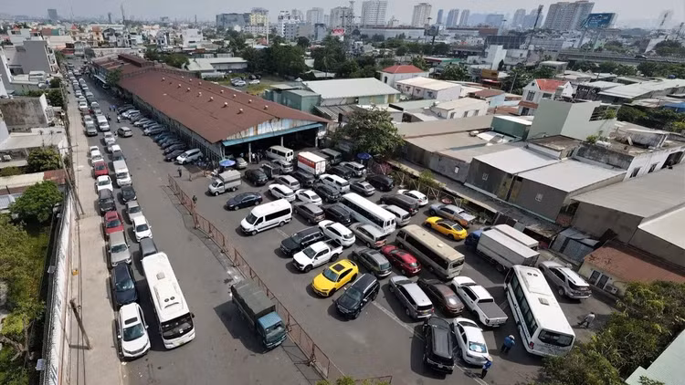 Cần bao lâu thời gian để giải quyết dứt điểm ùn tắc đăng kiểm? Can bao lau thoi gian de giai quyet dut diem un tac dang kiem?
