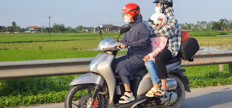 Chua het nghi le, nguoi dan linh kinh do dac som keo ve Ha Noi