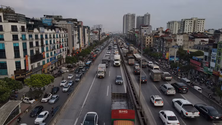 Cua ngo Thu do un u trong ngay lam viec cuoi truoc ky nghi le 30/4-Hinh-7