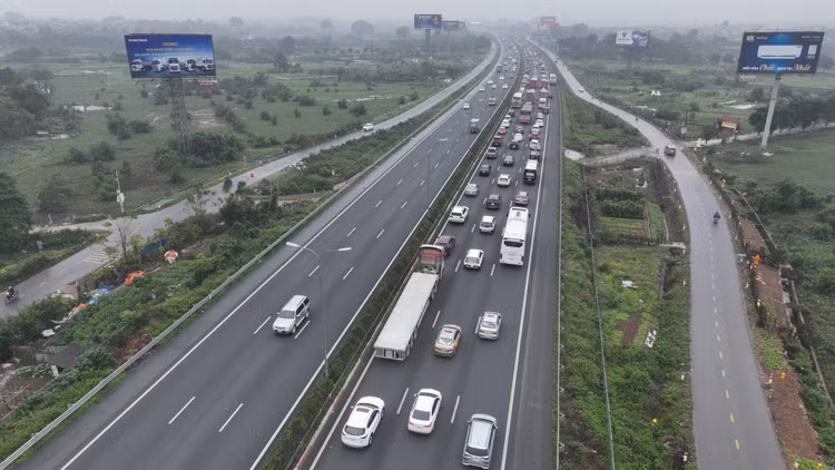 Ha Noi: Vanh dai 3 un tac xuyen dem ngay dau nghi Tet-Hinh-10