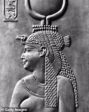 Tiet lo gay soc ve hop so nghi cua chi gai Nu hoang Cleopatra-Hinh-10