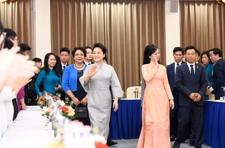 Phu nhân ông Tập Cận Bình nhận xét gì về sinh viên Việt Nam? Phu nhan ong Tap Can Binh nhan xet gi ve sinh vien Viet Nam?