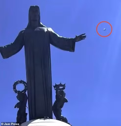 Bí ẩn vật thể nghi UFO phát sáng trên bầu trời Mexico Bi an vat the nghi UFO phat sang tren bau troi Mexico