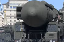 Tên lửa đạn đạo tầm trung RSD-10 của Liên Xô (NATO định danh: SS-20 Saber)