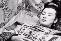 Người phụ nữ 'ngủ yên' hơn 200 năm trong long bào, lộ sự thật bí ẩn