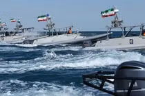 Tàu chở dầu di chuyển qua eo biển Hormuz - tuyến hàng hải chiến lược vận chuyển khoảng 1/5 lượng dầu toàn cầu.