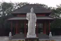 Hé lộ bí ẩn chiếc rìu đồng khổng lồ trong mộ nữ tướng