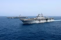 Hai tàu sân bay cùng nhóm tác chiến của Hải quân Mỹ hoạt động tại Trung Đông trong bối cảnh Washington gia tăng hiện diện quân sự nhằm gây sức ép với Iran.