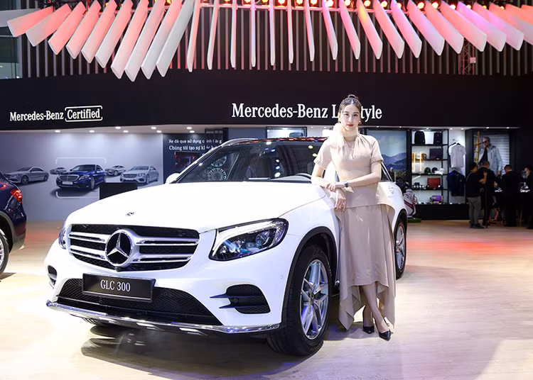 GLE (tiền thân là M-Class) là mẫu xe tiên phong kiến tạo phân khúc SUV hạng sang cỡ trung từ năm 1997.