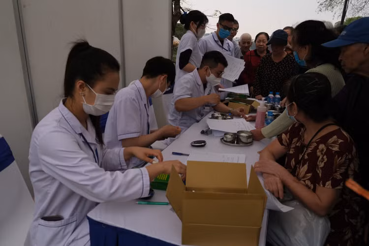 Bệnh viện Nội tiết TƯ xét nghiệm sàng lọc bệnh tiểu đường cho người dân