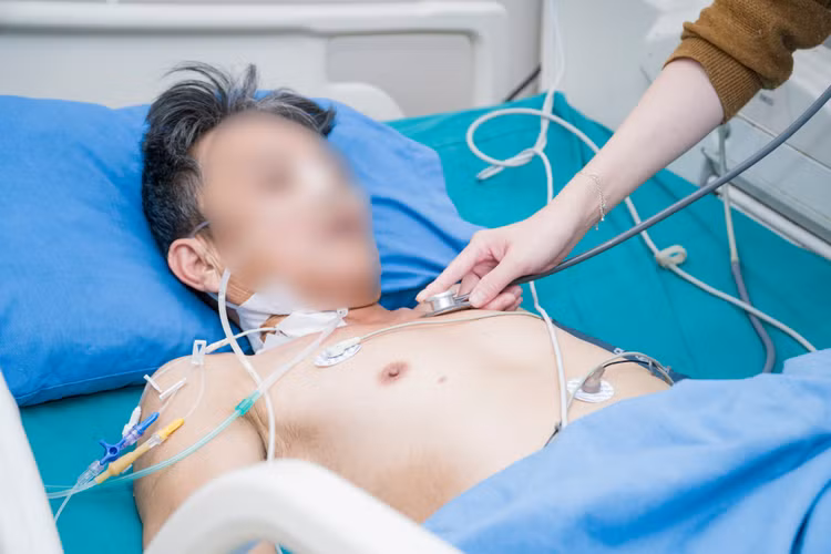 Đang khỏe mạnh bỗng khó thở và ngừng tim, vì sao? ảnh 1