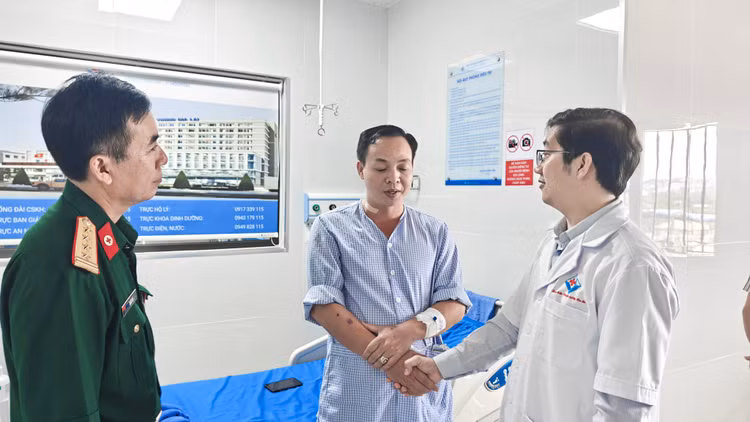 Quân nhân bị ong đốt đe dọa tính mạng đã hồi phục sức khỏe - Ảnh BVCC Quân nhân bị ong đốt đe dọa tính mạng đã hồi phục sức khỏe - Ảnh BVCC