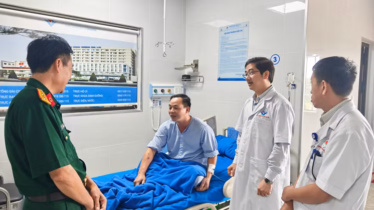 Quân nhân bị ong đốt đe dọa tính mạng đã hồi phục sức khỏe Quân nhân bị ong đốt đe dọa tính mạng đã hồi phục sức khỏe