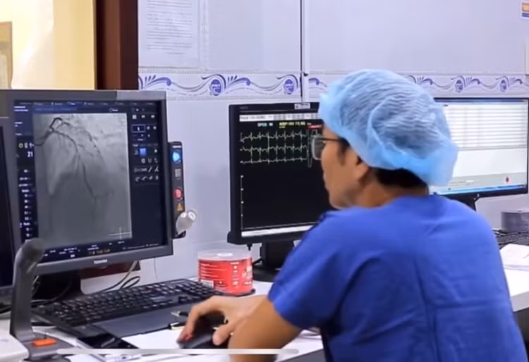 Can thiệp 2 nhánh mạch vành, cứu bệnh nhân nhồi máu cơ tim cấp hiếm gặp - Ảnh BVCC