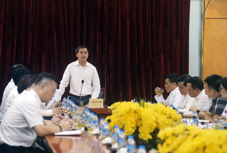 Thứ trưởng Trần Văn Thuấn Thứ trưởng Trần Văn Thuấn