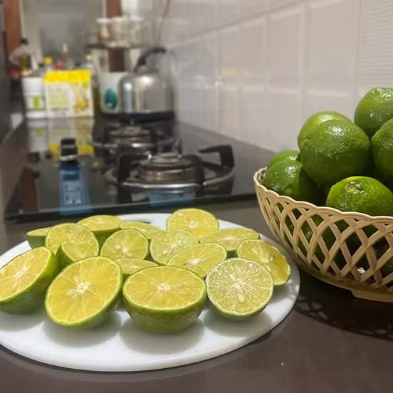 Tác hại của trào lưu thần thánh hóa nước cốt chanh, nhỏ cả vào mắt... - Ảnh BSCC