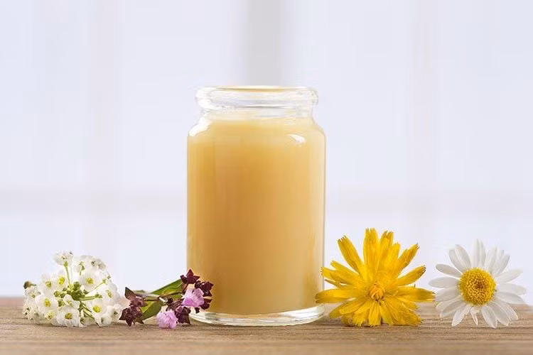 Sữa ong chúa – "nữ hoàng" của sắc đẹp - Ảnh minh họa Sữa ong chúa – "nữ hoàng" của sắc đẹp - Ảnh minh họa