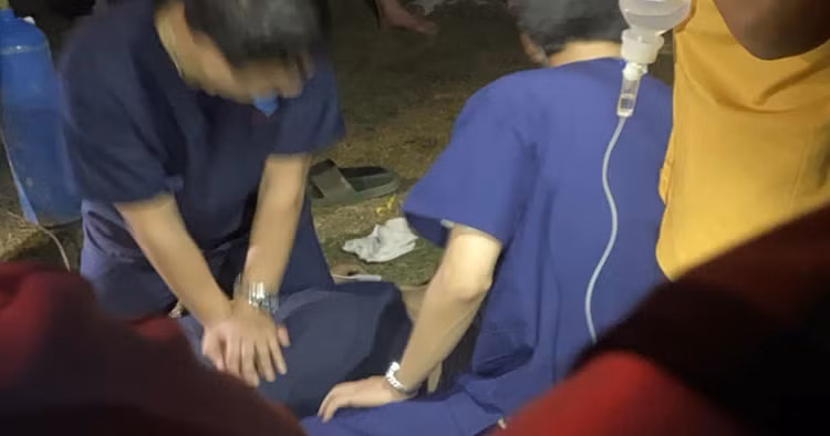 Cấp cứu cho bệnh nhân đột quỵ - Ảnh minh họa Cấp cứu cho bệnh nhân đột quỵ - Ảnh minh họa