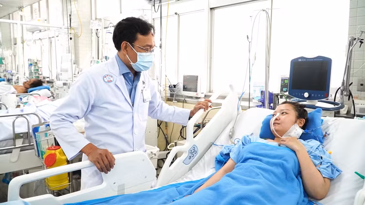 Bệnh nhân sau phẫu thuật thoát khỏi cửa tử