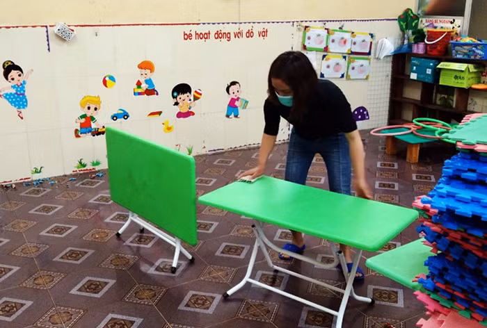 Khử khuẩn tại trường học có học sinh mắc thủy đậu