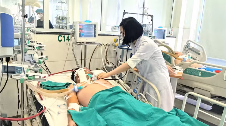 Bệnh nhân nguy kịch do biến chứng của sởi - Ảnh BVCC Bệnh nhân nguy kịch do biến chứng của sởi - Ảnh BVCC