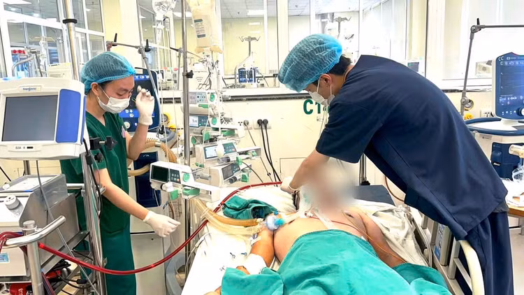 VV-ECMO cho bệnh nhân biến chứng sởi nguy kịch - Ảnh BVCC VV-ECMO cho bệnh nhân biến chứng sởi nguy kịch - Ảnh BVCC
