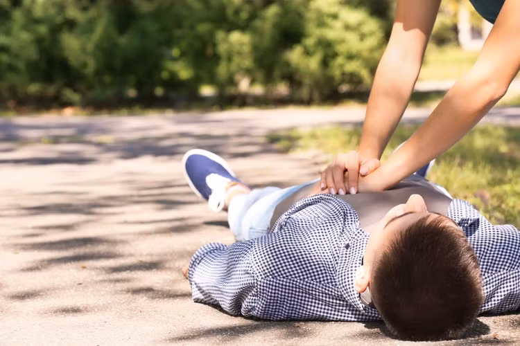 Bác sĩ chỉ rõ những trường hợp ngất xỉu nguy hiểm tính mạng ảnh 1
