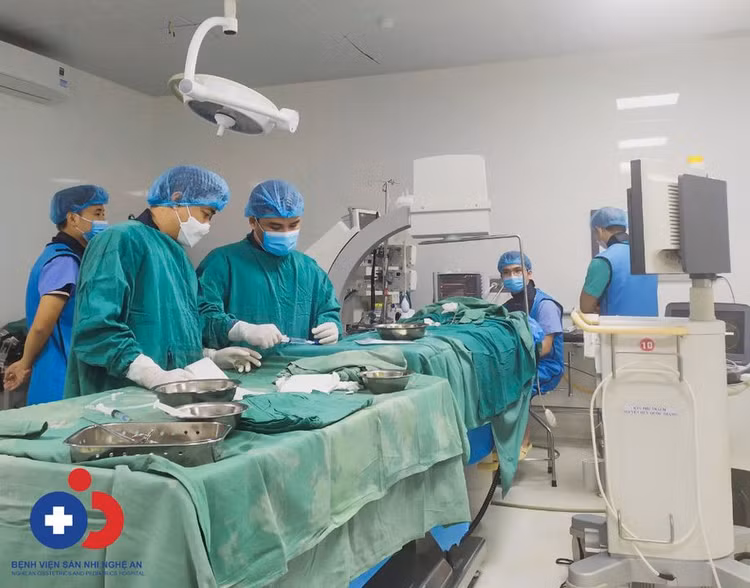 Ca can thiệp bít dù cho bệnh nhi