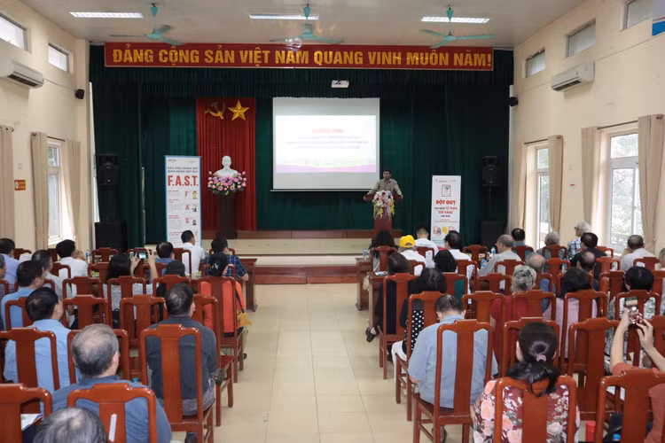 Quang cảnh buổi hội nghị Quang cảnh buổi hội nghị