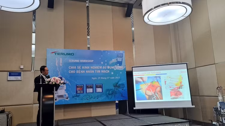 TS.BS Đặng Việt Đức, chia sẻ kinh nghiệm về điều trị ECMO thức tỉnh TS.BS Đặng Việt Đức, chia sẻ kinh nghiệm về điều trị ECMO thức tỉnh