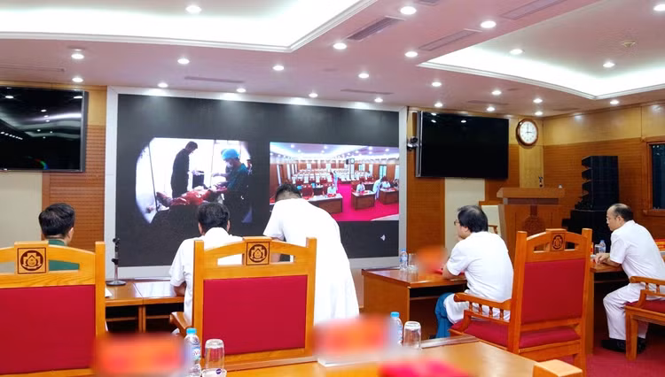 Công tác hội chẩn được thực hiện qua hệ thống telemedicine kết nối trực tuyến từ Bệnh xá đảo Song Tử Tây Công tác hội chẩn được thực hiện qua hệ thống telemedicine kết nối trực tuyến từ Bệnh xá đảo Song Tử Tây