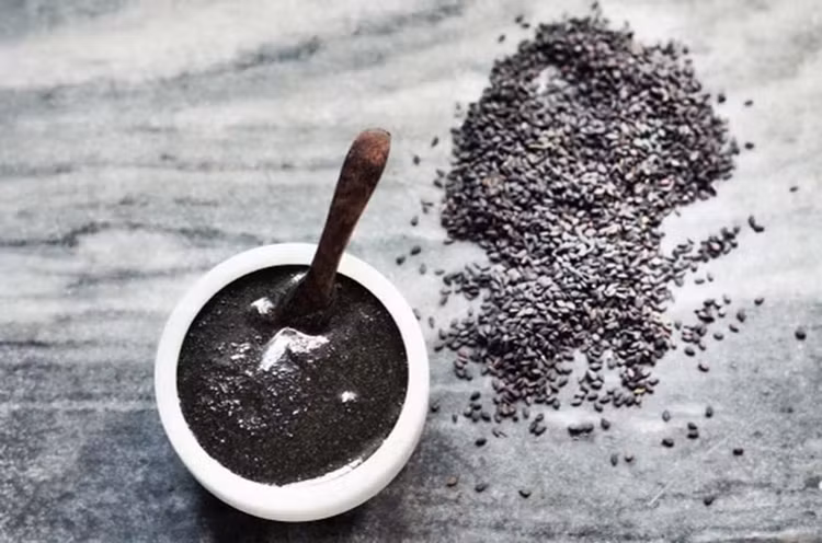 Nghiên cứu cho thấy chất béo không bão hòa có trong hạt mè đen có thể có lợi cho sức khỏe. (Ảnh: ITN) Nghiên cứu cho thấy chất béo không bão hòa có trong hạt mè đen có thể có lợi cho sức khỏe. (Ảnh: ITN)